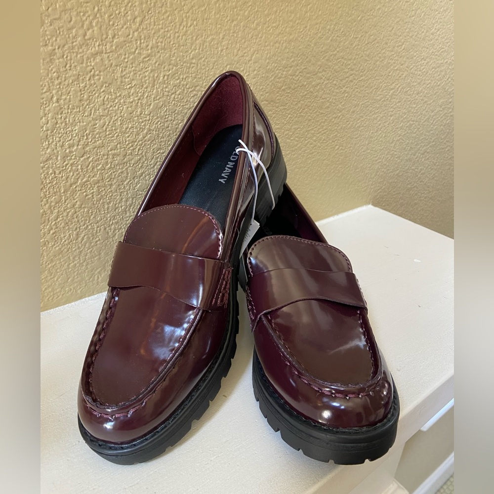 Old Navy Faux Leather Chunky Heel Loafer Shoes Burgundy Patent size 7 NWT